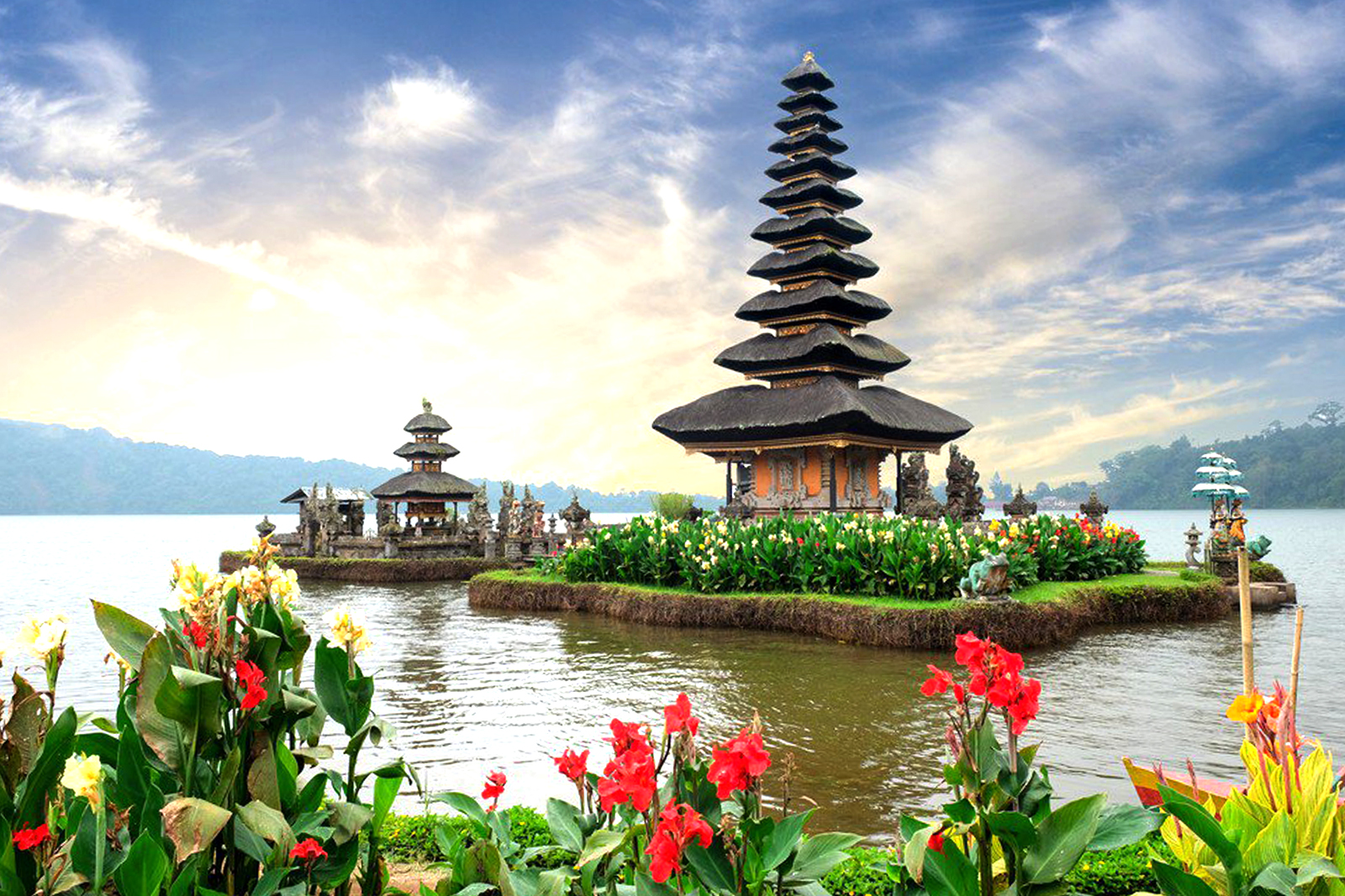 ulundanu-beratan-temple-north-bali-tour4.jpg